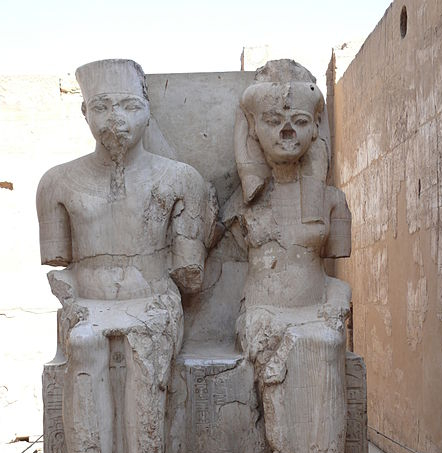 450px-Tutankhamun_at_Luxor_temple_2